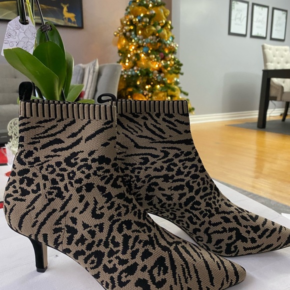 Corso Como Womens Daeyna Knit Kitten Heel Ankle Boots Shoes BHFO 5526 Size 7 - Picture 4 of 5